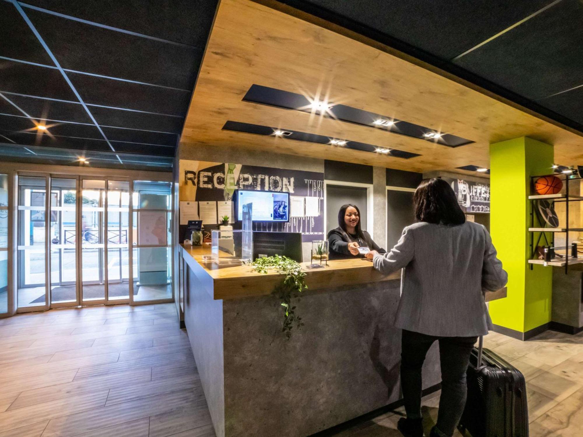 Ibis Budget Paris Clichy Mairie Bagian luar foto