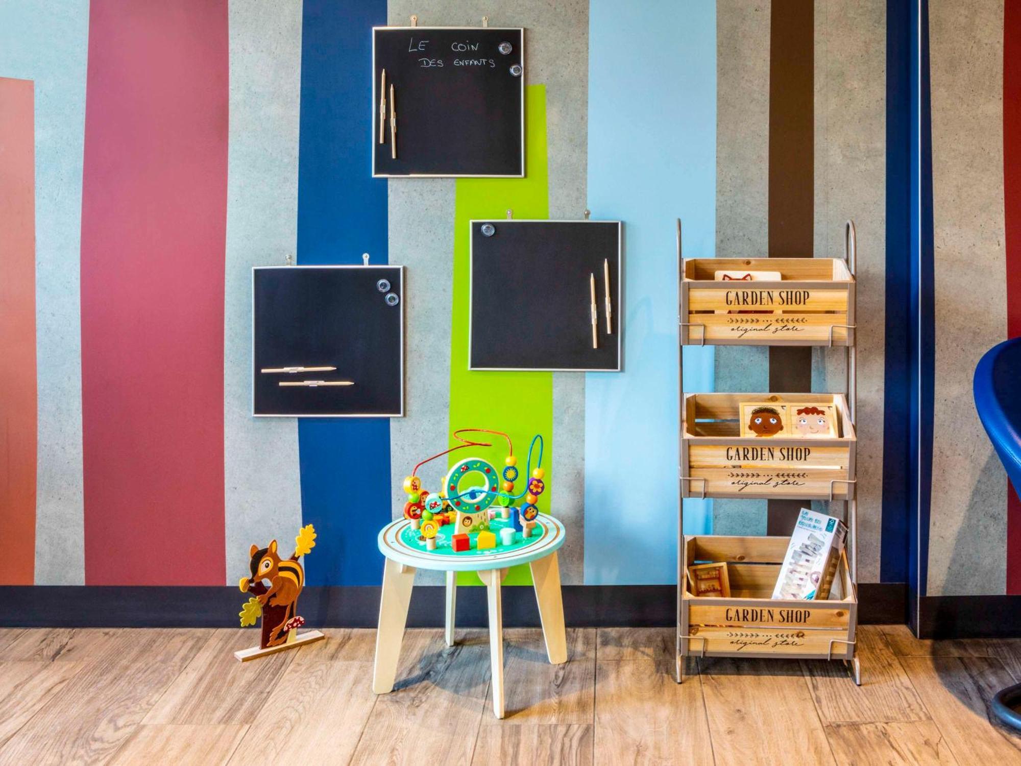 Ibis Budget Paris Clichy Mairie Bagian luar foto