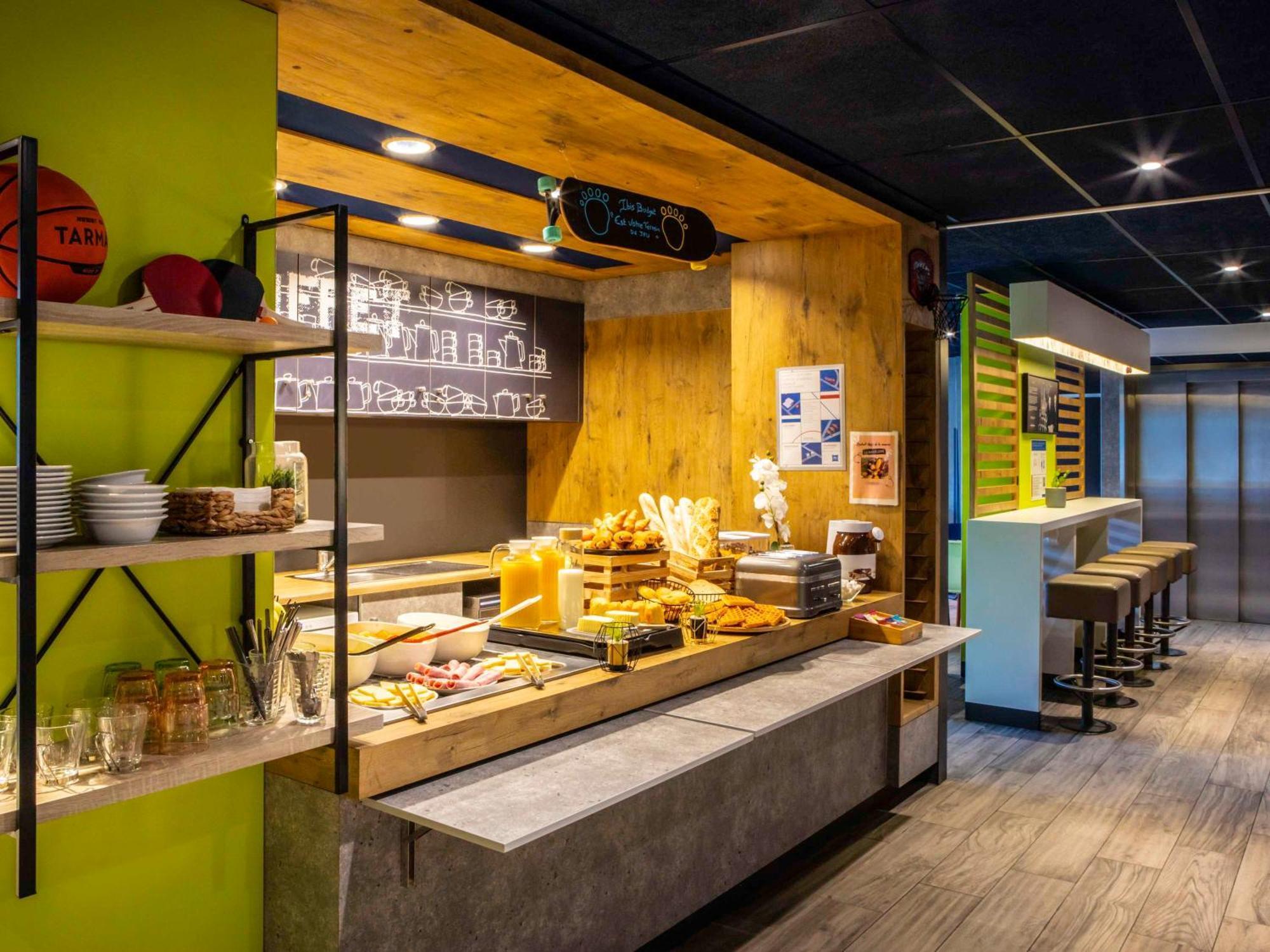 Ibis Budget Paris Clichy Mairie Bagian luar foto