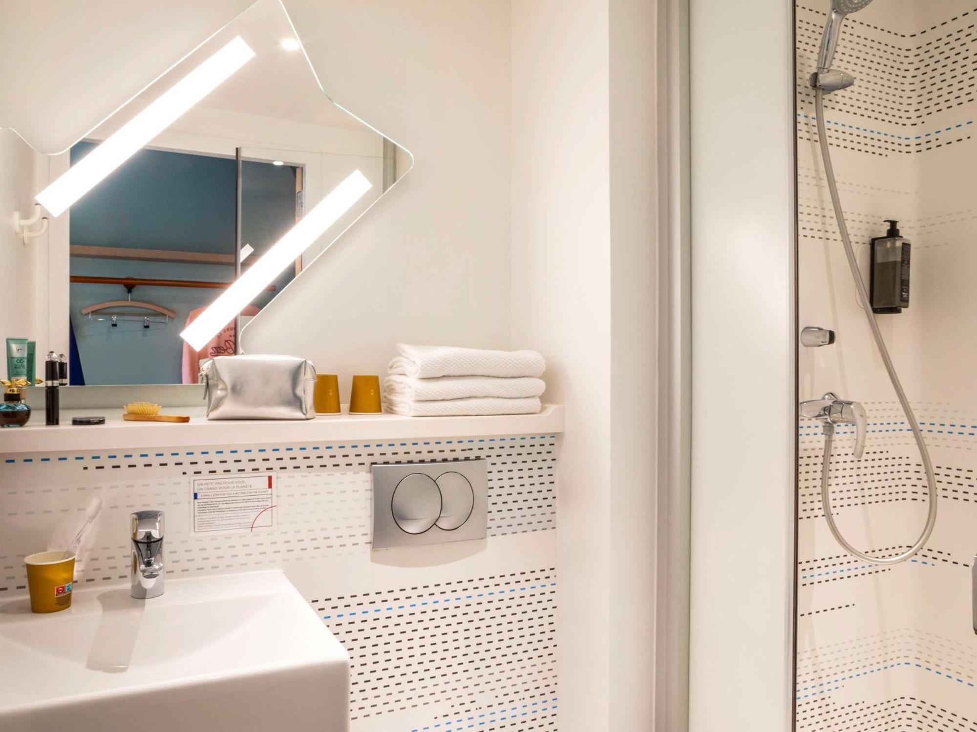 Ibis Budget Paris Clichy Mairie Bagian luar foto