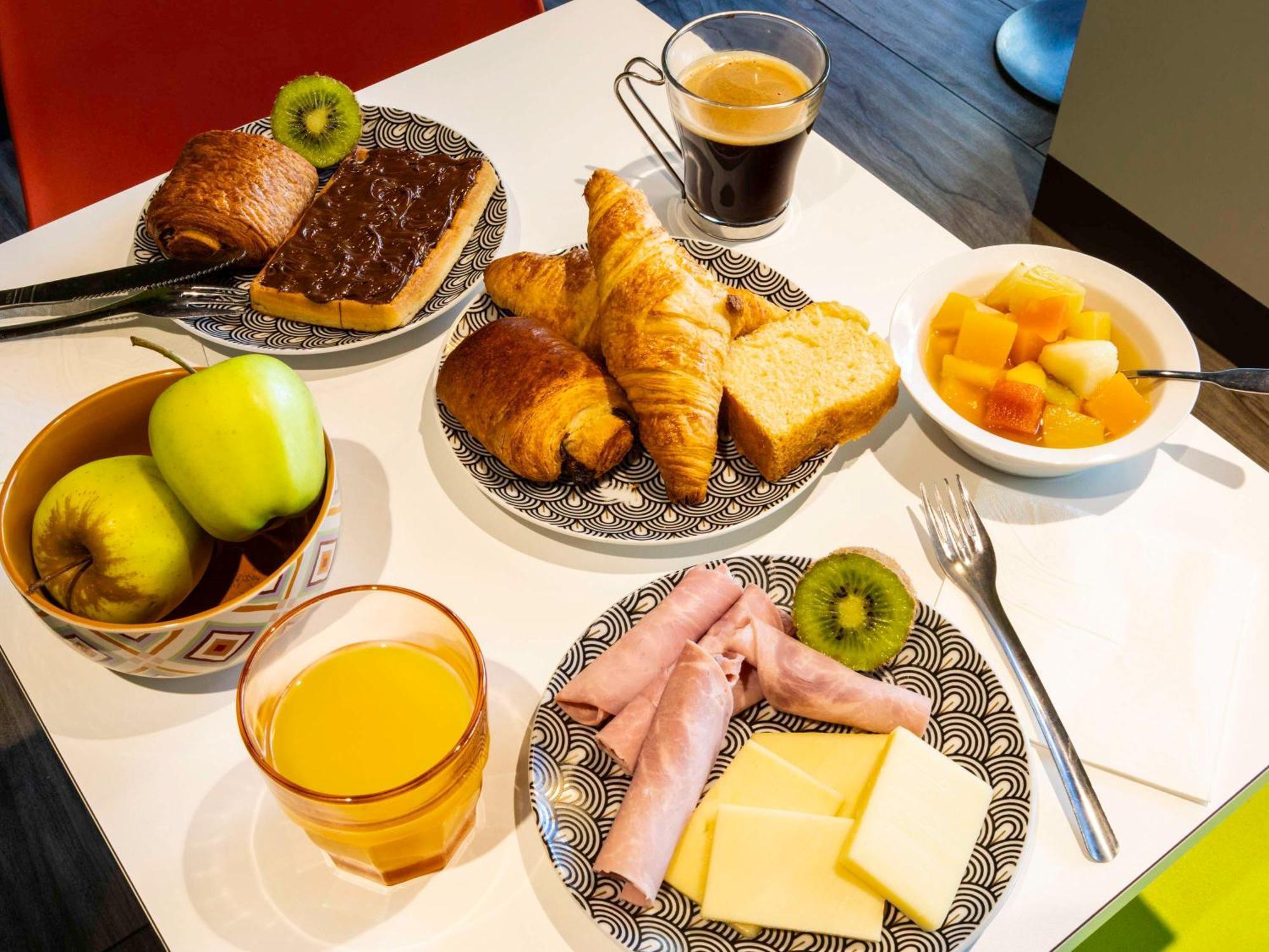 Ibis Budget Paris Clichy Mairie Bagian luar foto