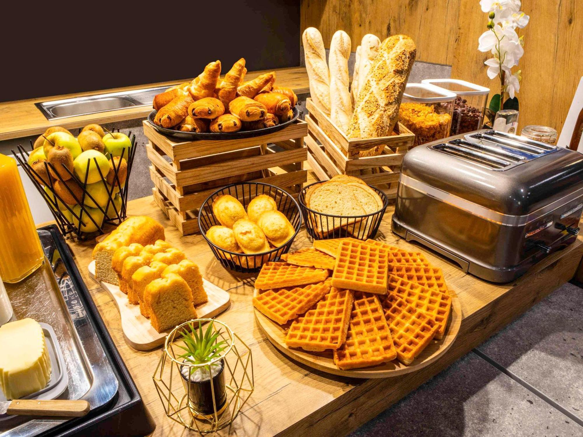 Ibis Budget Paris Clichy Mairie Bagian luar foto