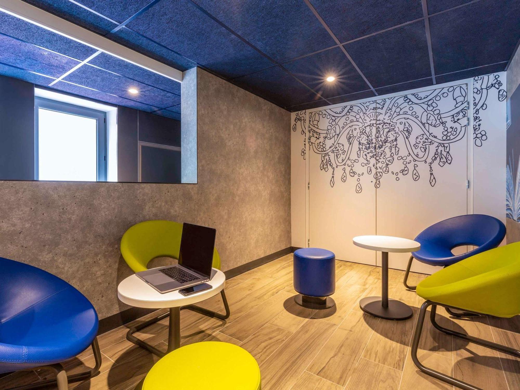 Ibis Budget Paris Clichy Mairie Bagian luar foto