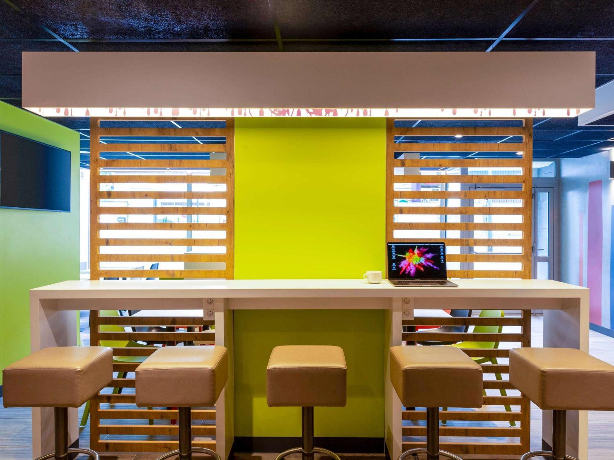 Ibis Budget Paris Clichy Mairie Bagian luar foto