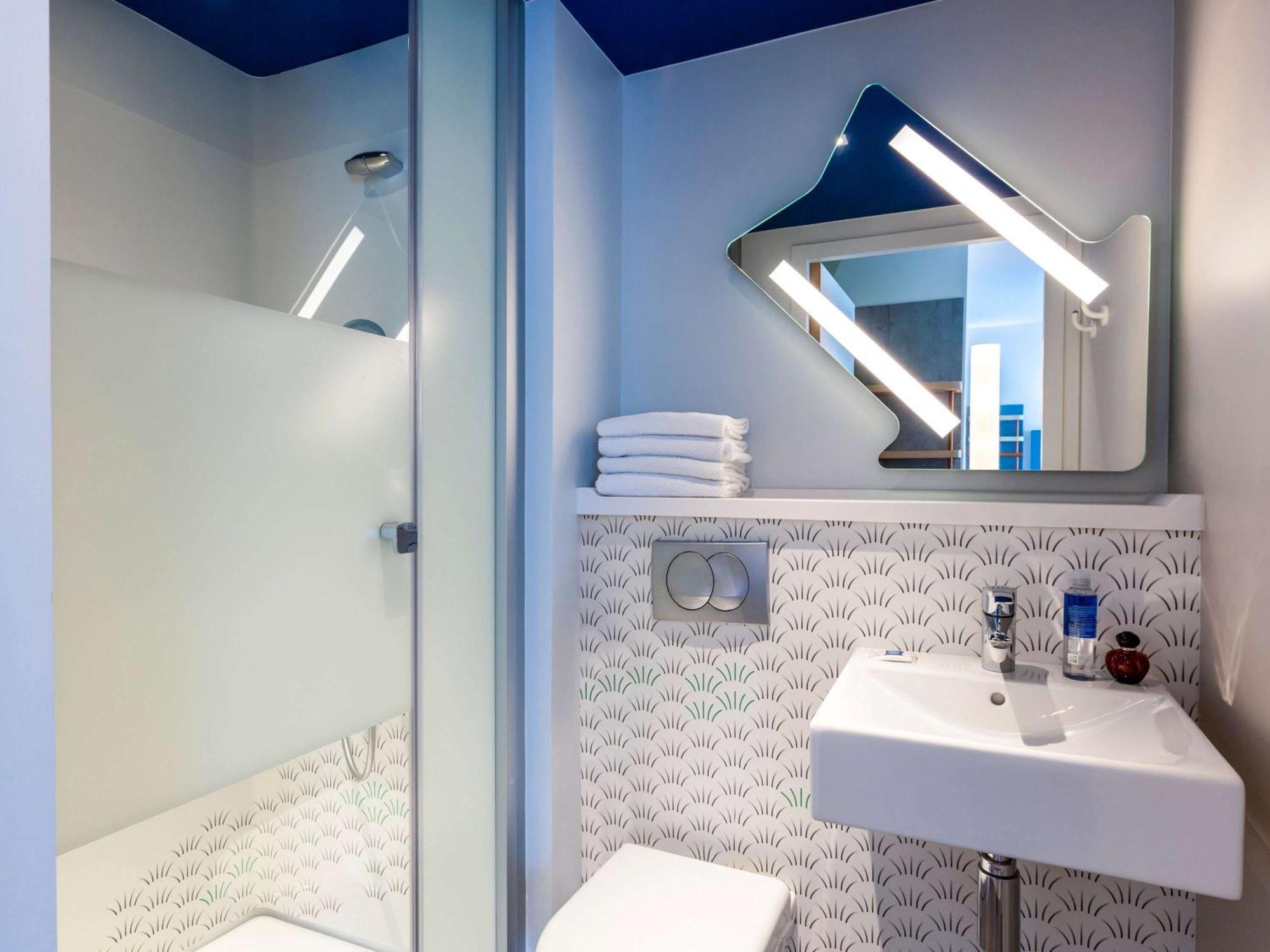 Ibis Budget Paris Clichy Mairie Bagian luar foto