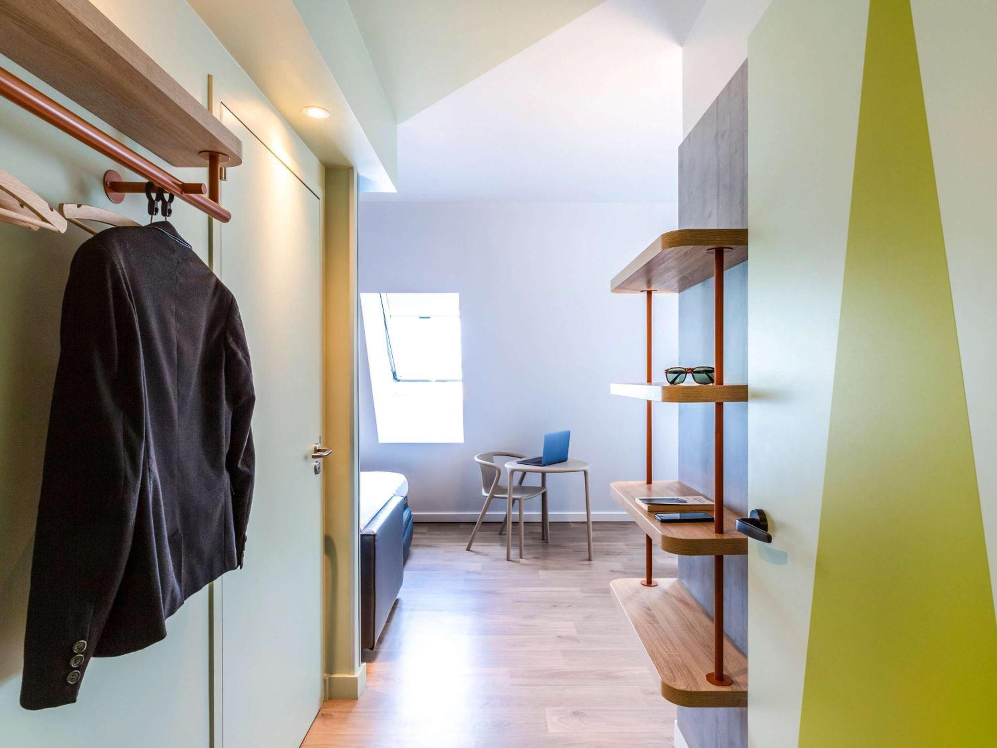 Ibis Budget Paris Clichy Mairie Bagian luar foto