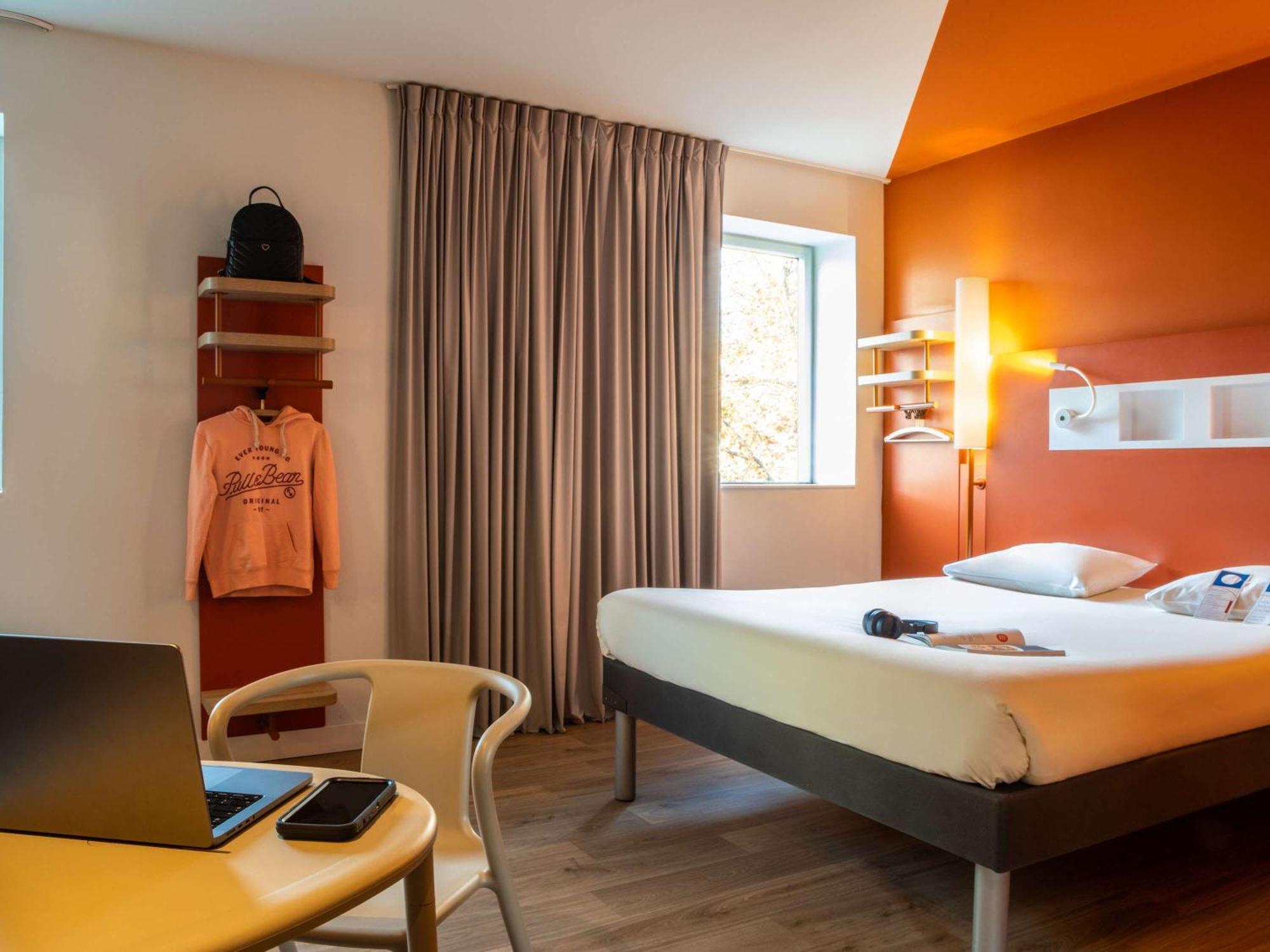Ibis Budget Paris Clichy Mairie Bagian luar foto